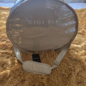 Gigi Pip Round Hat Bag in Beige